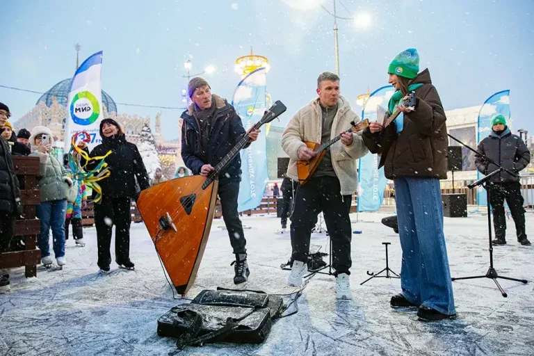 «МИРовые папы» на катке ВДНХ: музыка, викторины и семейный формат к 23 февраля