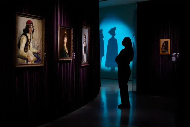 «Под маской»: новая экспозиция Музея русского импрессионизма при поддержке «Радио 7»