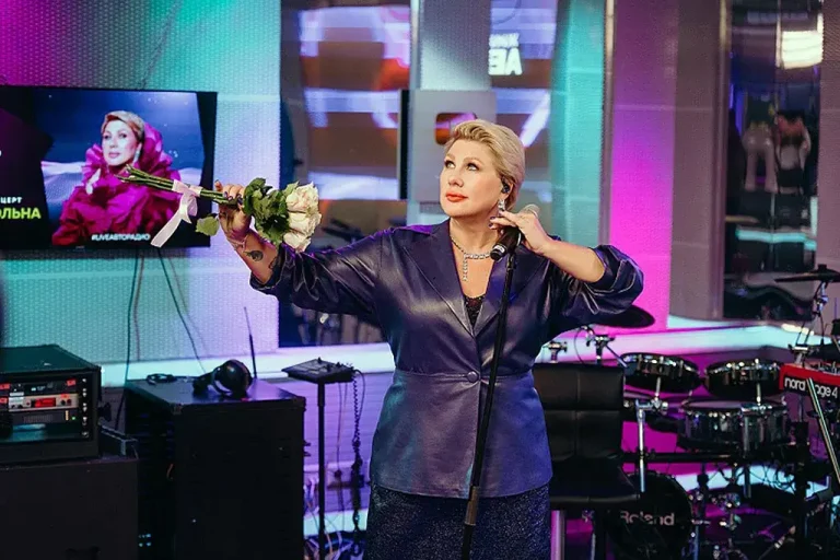 Ева Польна на «Авторадио»: концерт в студии и планы большого тура