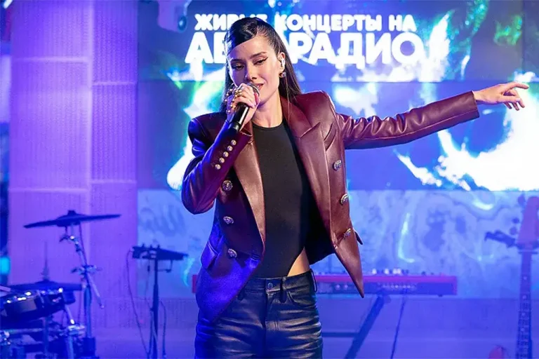 Юля Паршута представила песню «Перегорела» в эфире «Авторадио»